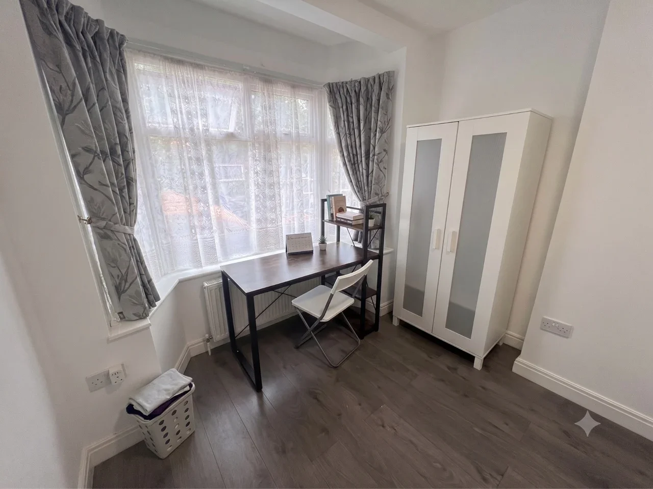 Room Gresham Road in Greater London