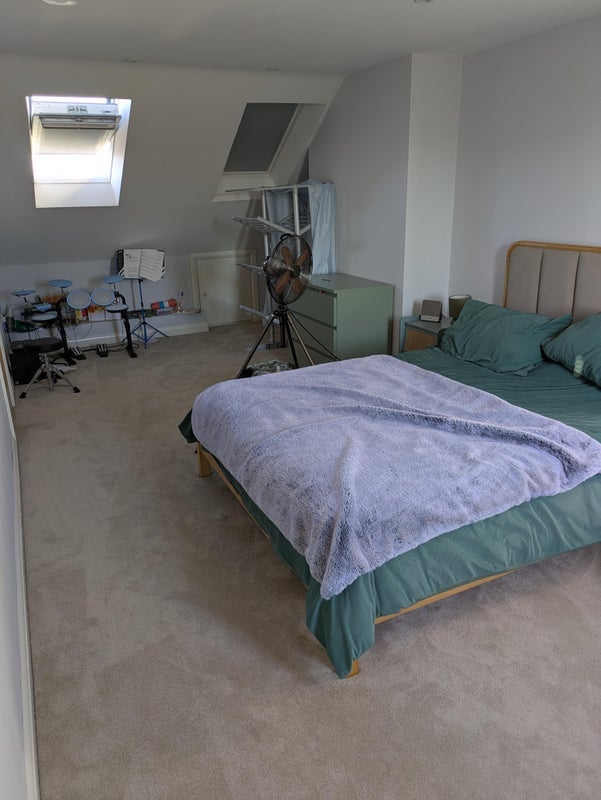 Room Hengaston Street in Bristol