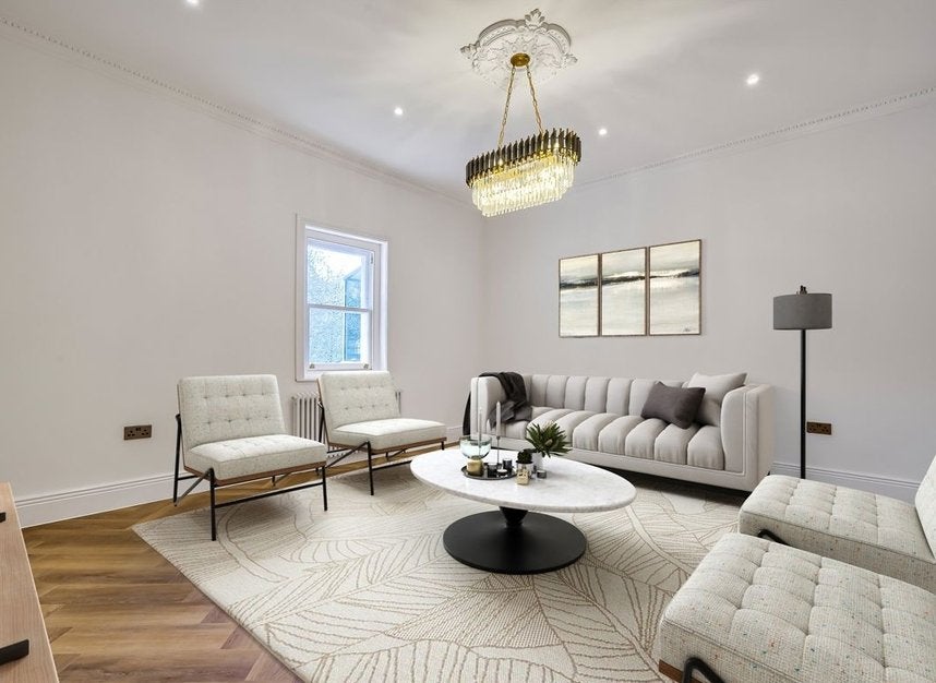 Flat Onslow Gardens in Greater London
