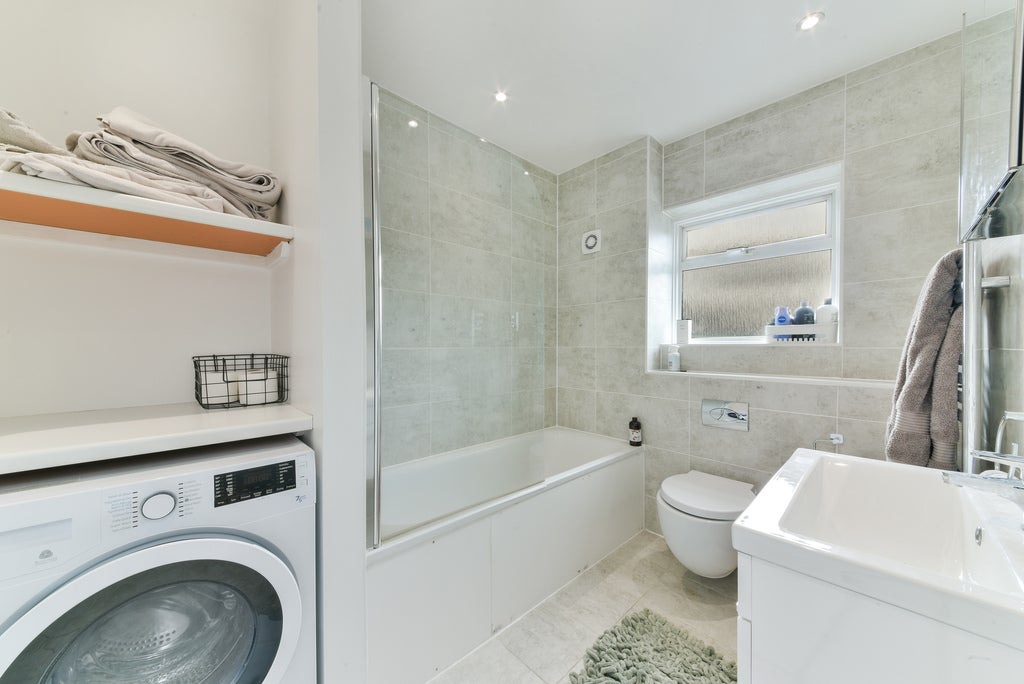 Flat Battersea Rise in Greater London