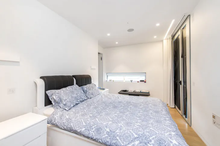 Flat Bressenden Place in City of Westminster