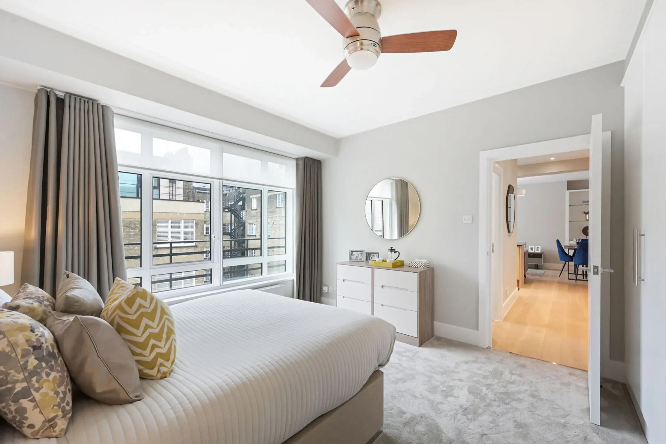 Flat Sloane Street in Greater London