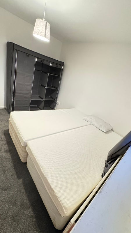 Room Yewcroft Close in Bristol