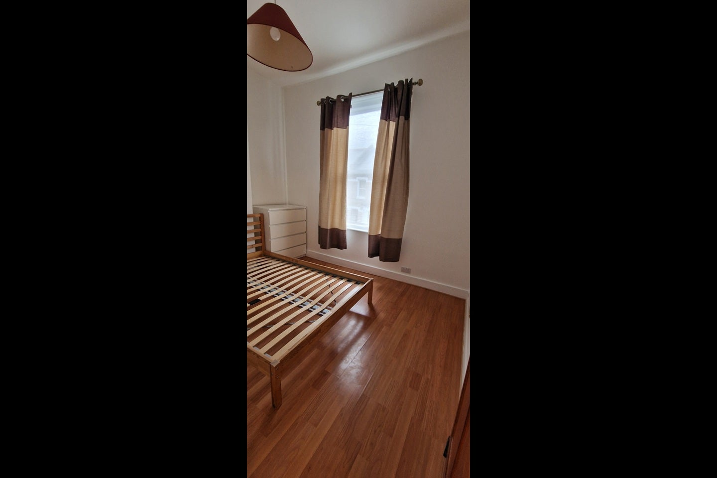 Flat Sulina Road in Greater London