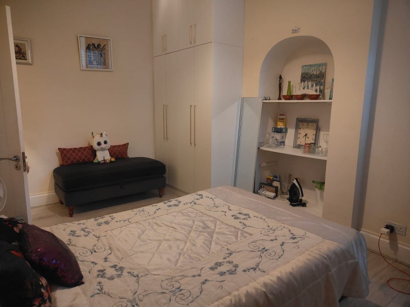 Room Tooting High Street in Greater London