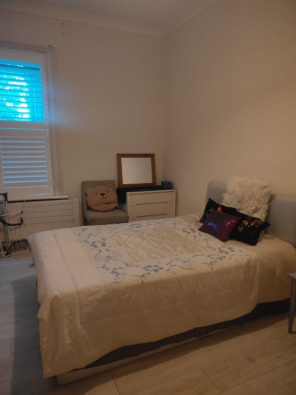 Room Tooting High Street in Greater London