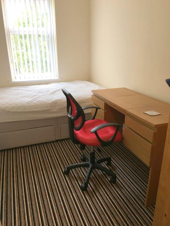 Room Westwood Road in Coventry