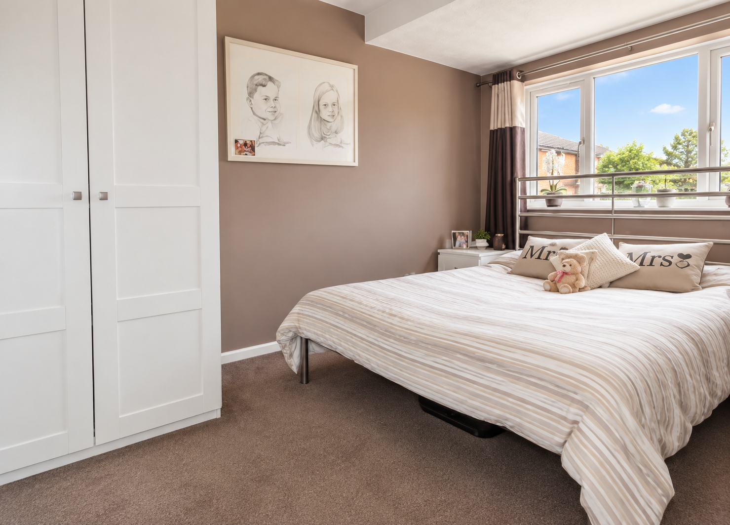 Flat Verdin Court in Bradfield Green