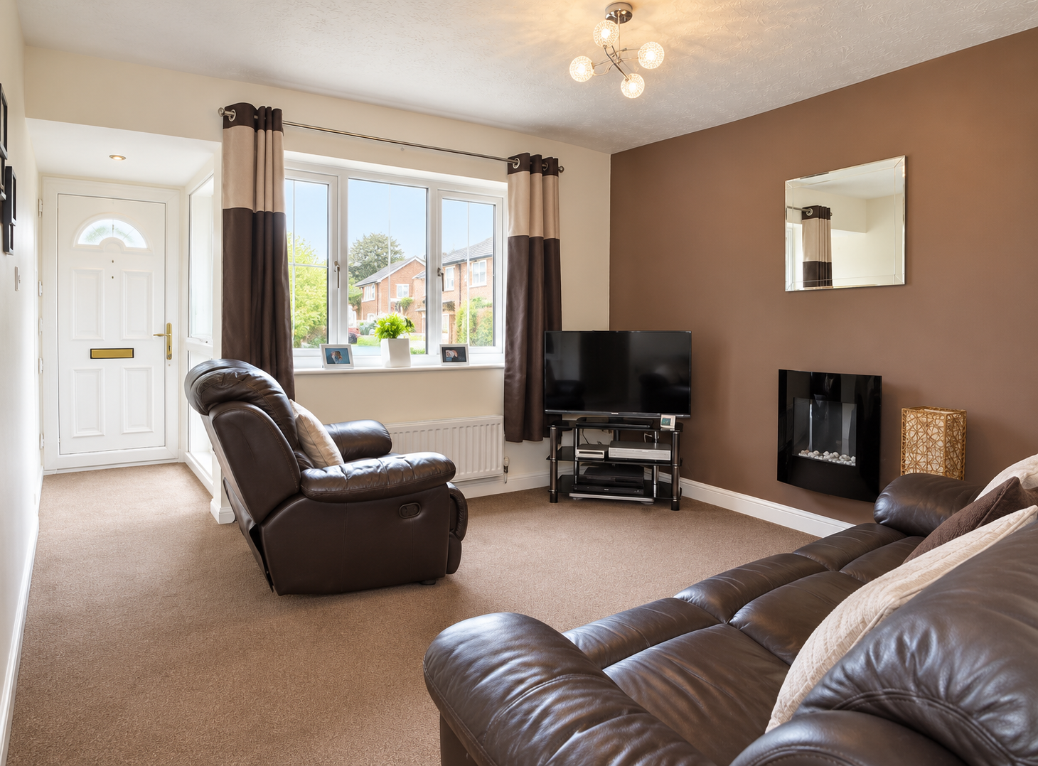 Flat Verdin Court in Bradfield Green