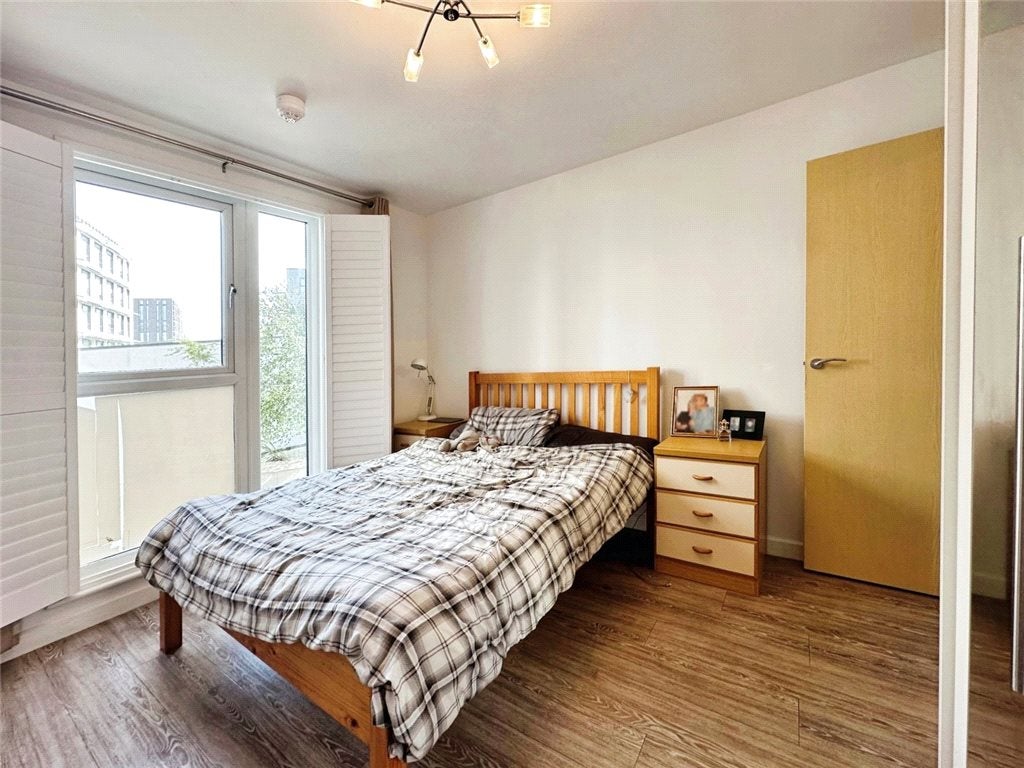 Flat Guildford Road in Woking