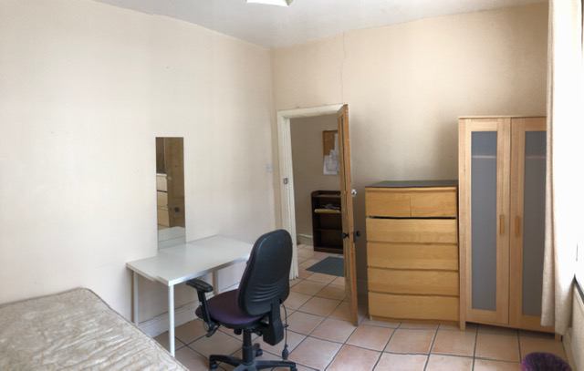 Room Meadow Street in Pontypridd