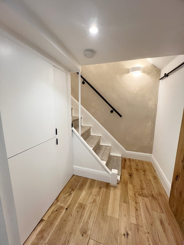 Flat Tierney Road in Greater London