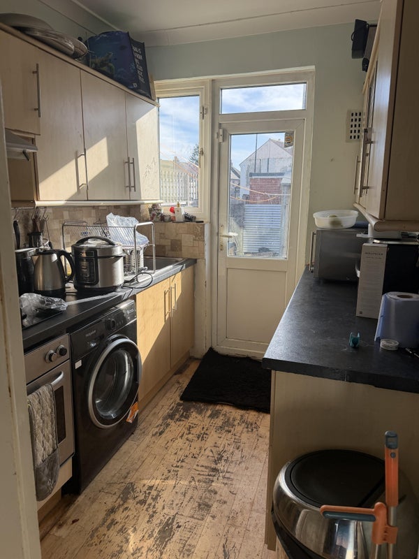 Room Granton Road in Greater London