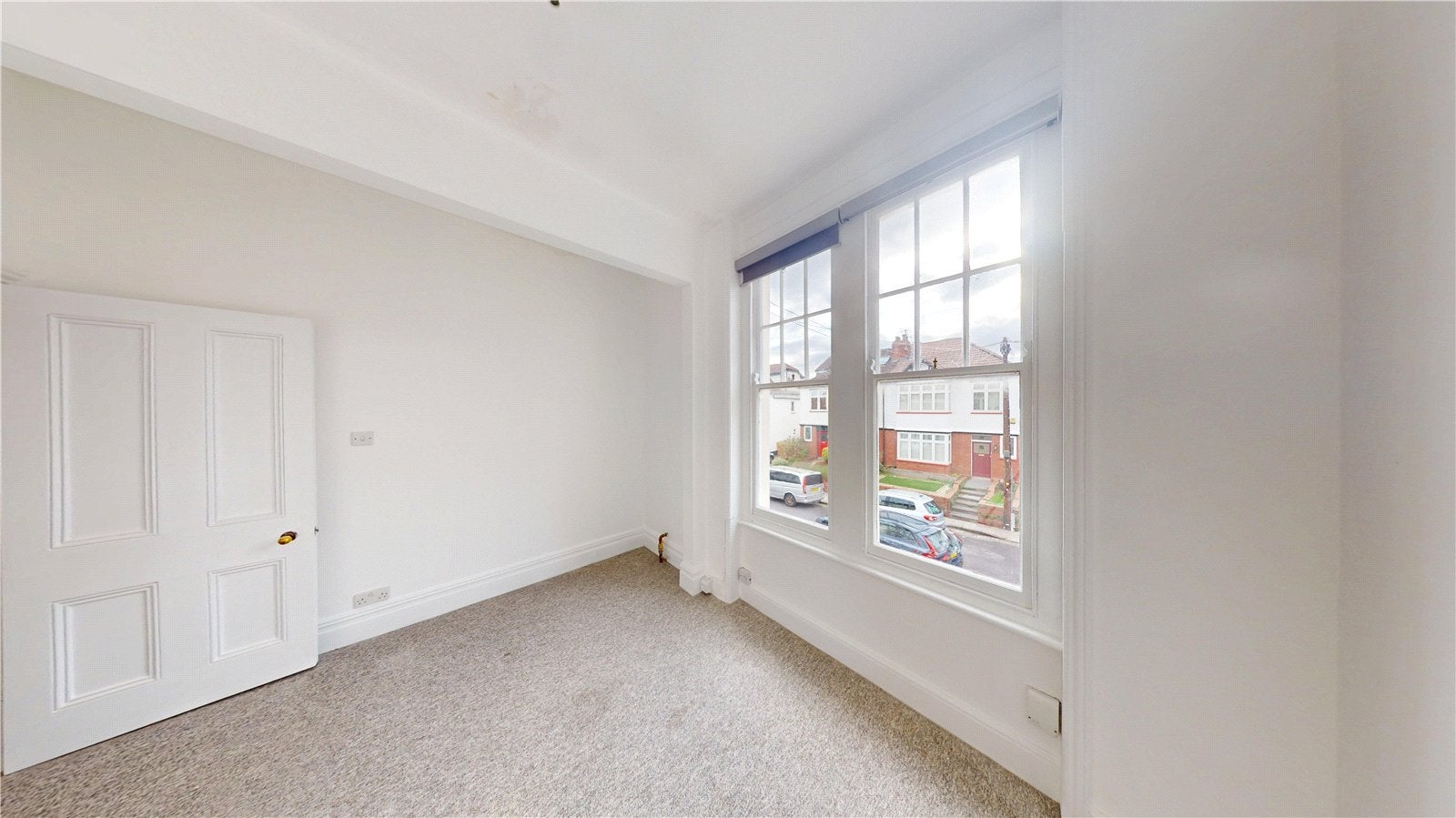 Flat Dundonald Road in Bristol