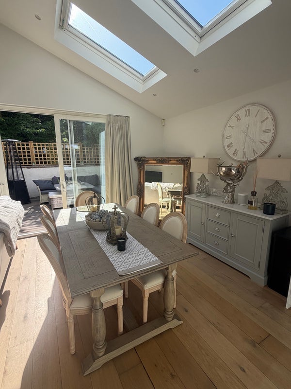 Flat Montholme Road in Greater London