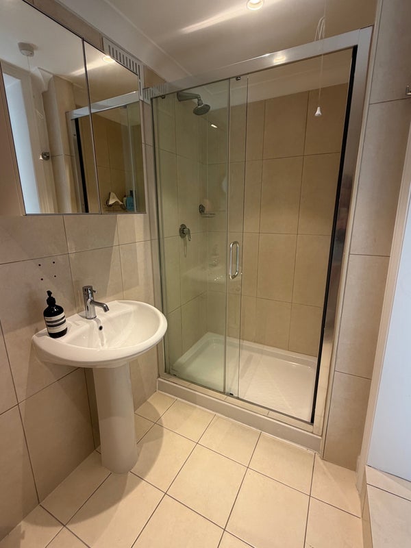 Flat Montholme Road in Greater London