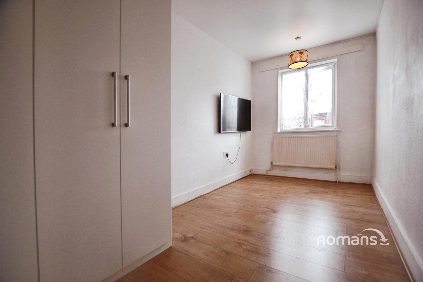 Flat Long Lane in Greater London