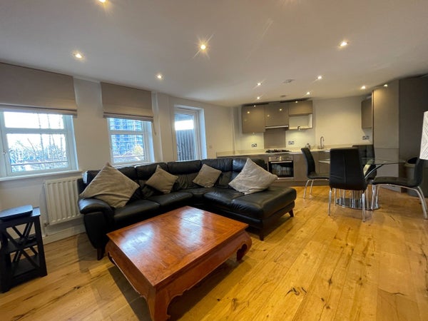 Flat Babbacombe Road in London