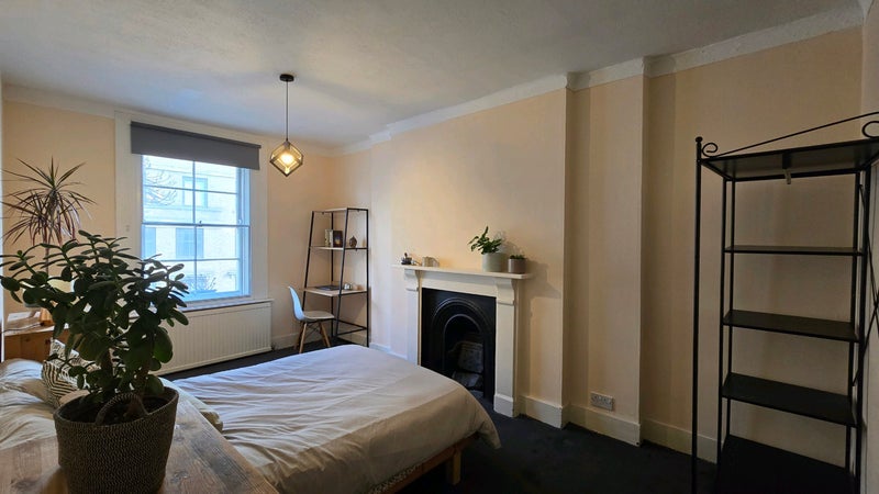 Room Holloway Road in Greater London