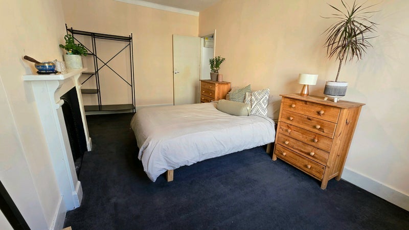 Room Holloway Road in Greater London