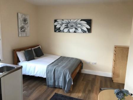 Room Clifton Street in Swindon