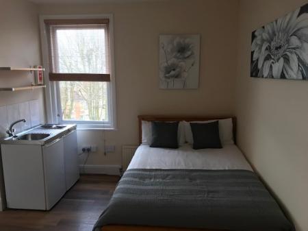 Room Clifton Street in Swindon