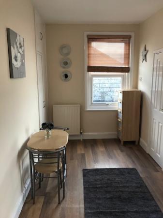 Room Clifton Street in Swindon