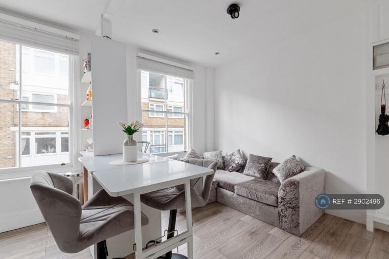 Flat Gaywood Street in Greater London