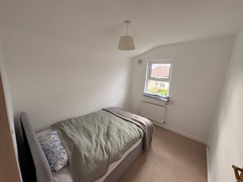Room Seneca Street in Bristol