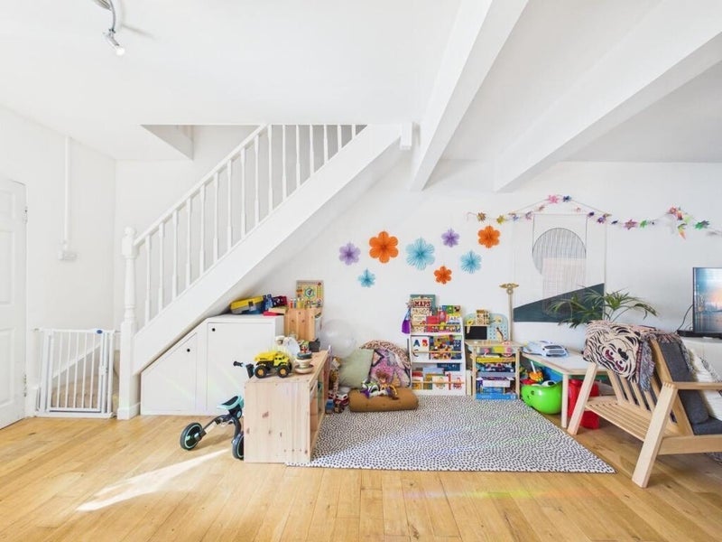 Room Seneca Street in Bristol
