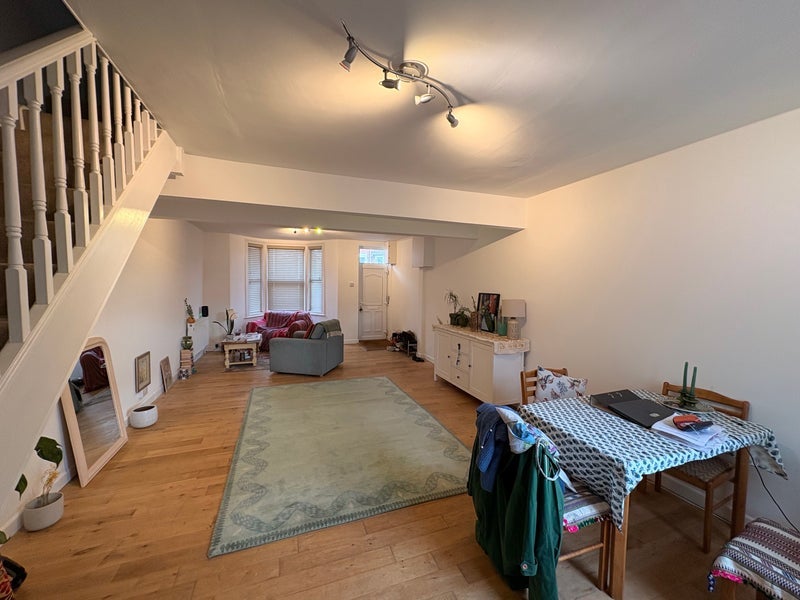 Room Seneca Street in Bristol