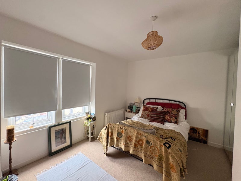 Room Seneca Street in Bristol