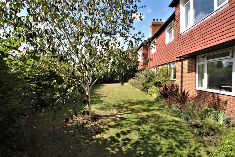 Flat Wisley Lane in Guildford