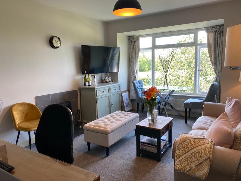 Flat Wisley Lane in Guildford