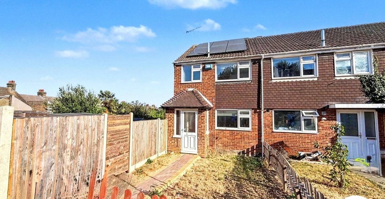 House Walmer Gardens in Borough of Swale