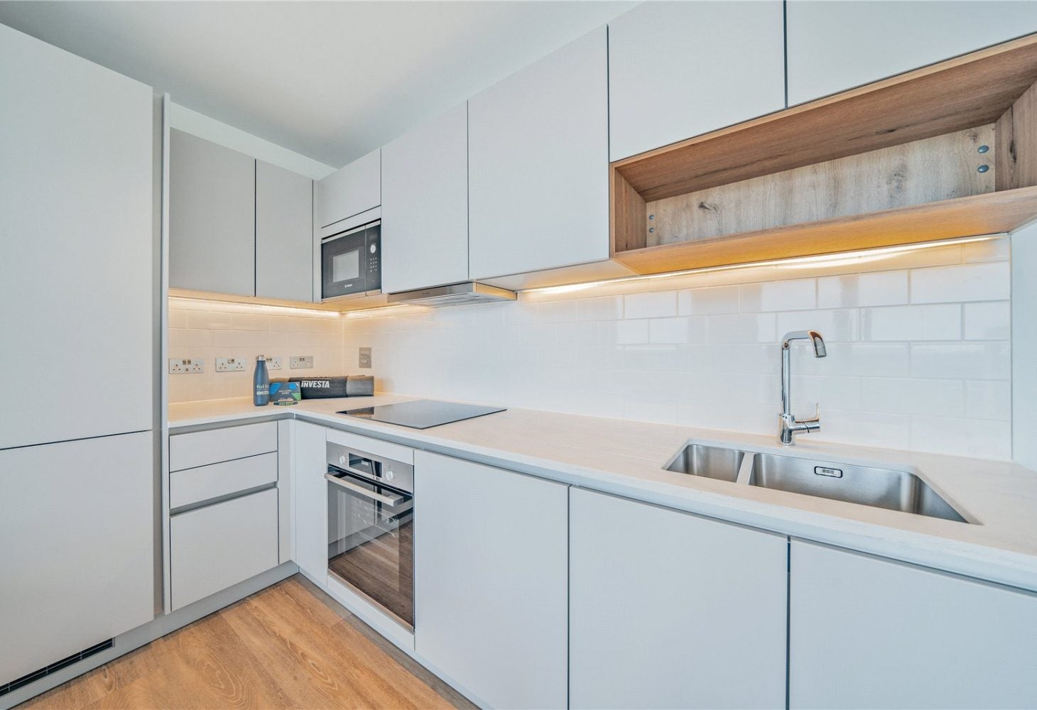 Flat Henley Cross in Greater London