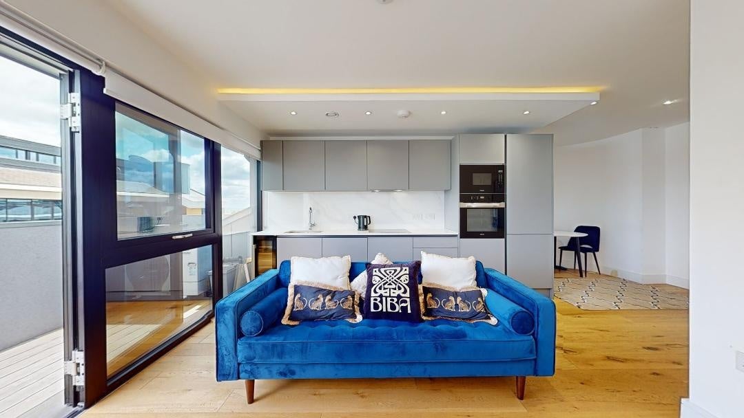 Flat Harlequin Avenue in Greater London