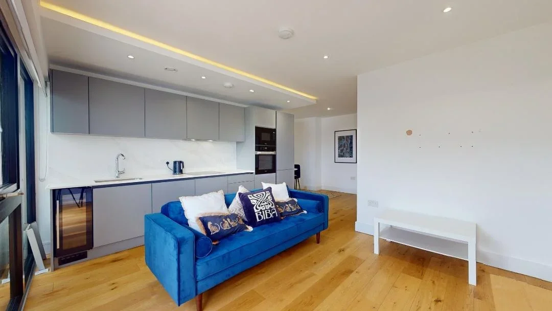 Flat Harlequin Avenue in Greater London
