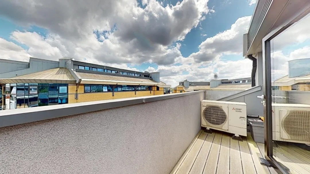 Flat Harlequin Avenue in Greater London