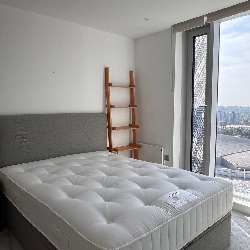 Room Hankinson Way in Salford