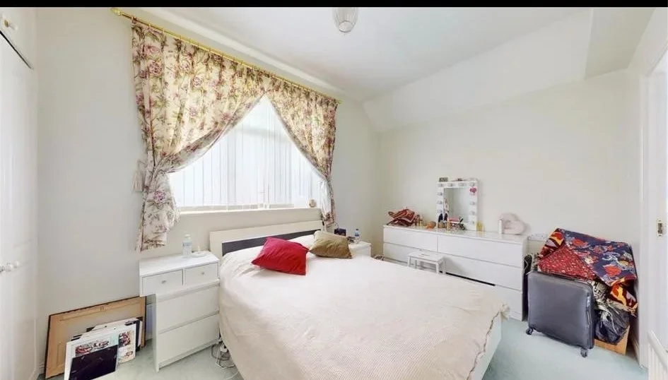 Room Ruffle Close in Greater London