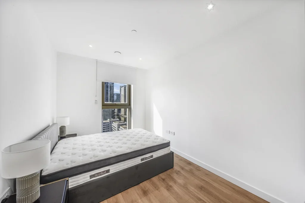 Flat Lord Amory Way in Greater London