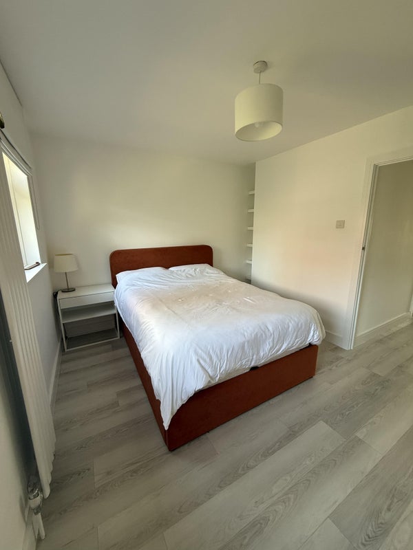 Room Grace Walk in Greater London