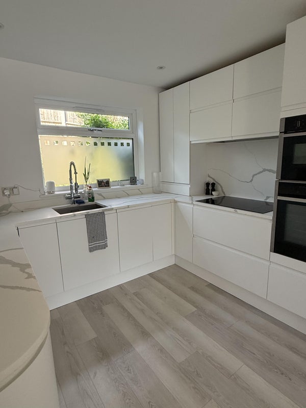 Room Grace Walk in Greater London