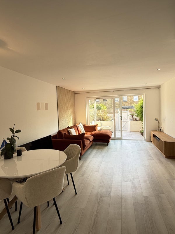Room Grace Walk in Greater London