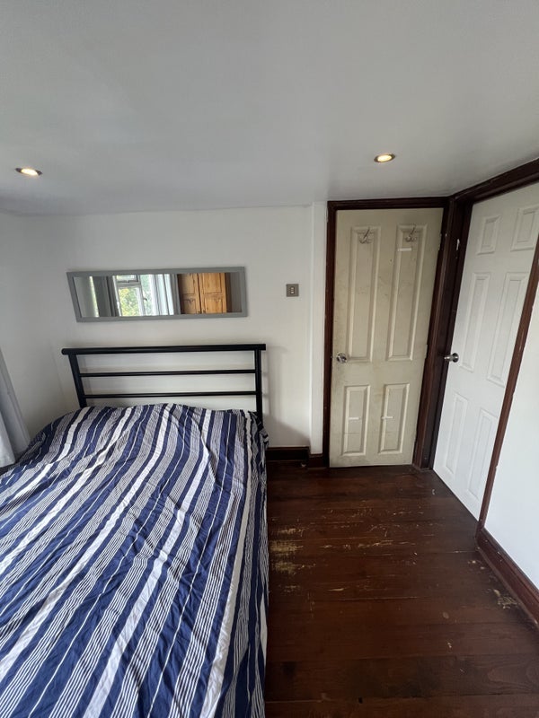 Room Hythe Road in Greater London