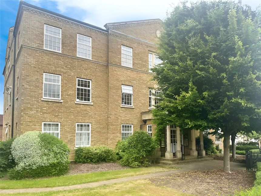 Flat Chadwick Place in Elmbridge