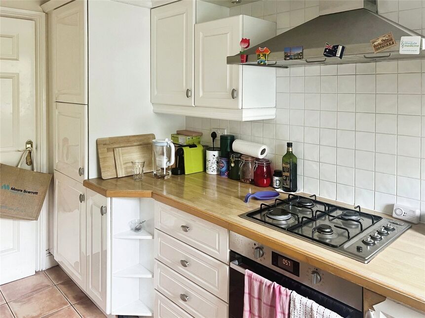 Flat Chadwick Place in Elmbridge