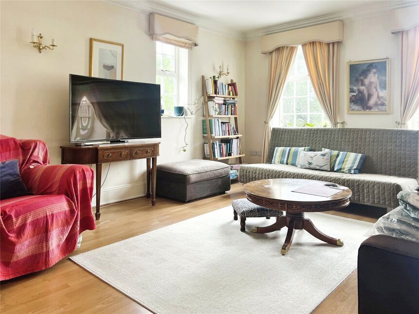 Flat Chadwick Place in Elmbridge