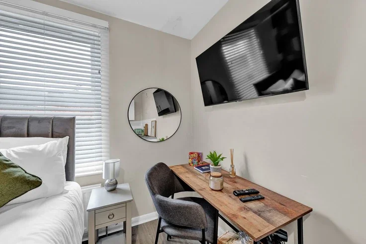 Flat Wightman Road in Greater London
